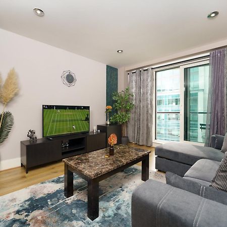 런던 St George Wharf 아파트 외부 사진