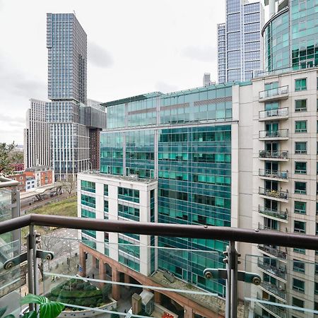 런던 St George Wharf 아파트 외부 사진