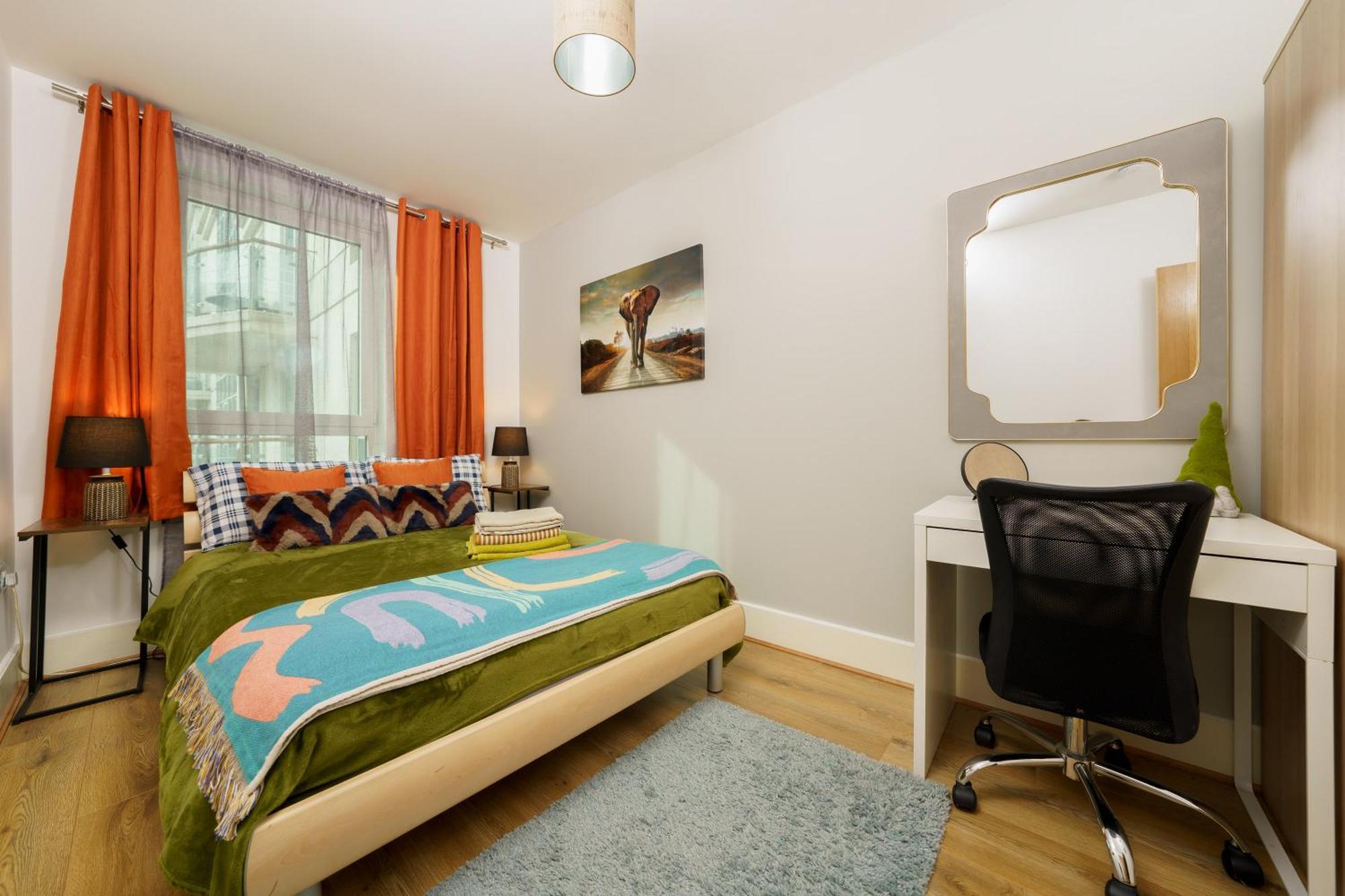 런던 St George Wharf 아파트 외부 사진